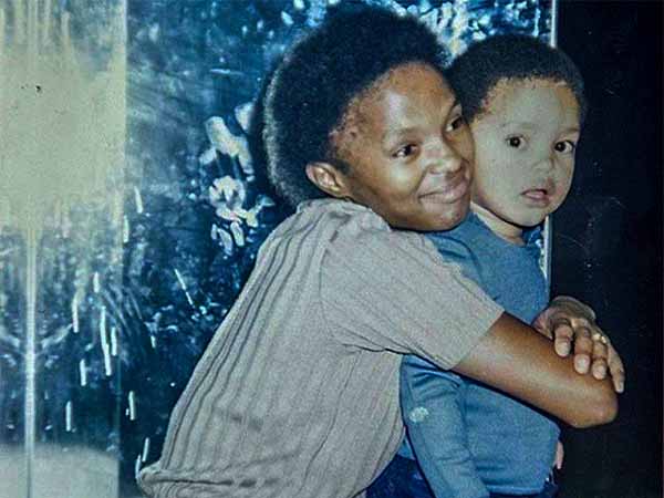 Image of Trevor Noah with his mother.